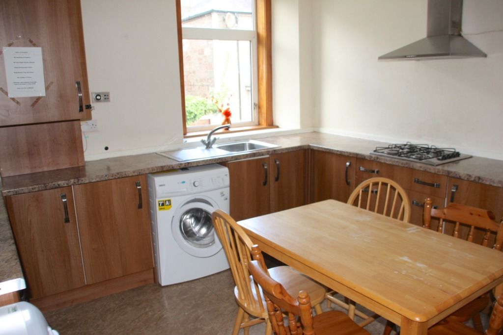 6 bed flat to rent in Craigleith Terrace, Alva, Clackmannanshire FK12, £2,100 pcm