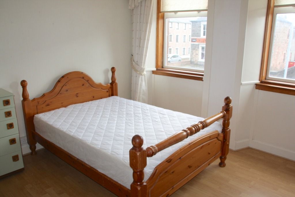6 bed flat to rent in Craigleith Terrace, Alva, Clackmannanshire FK12, £2,100 pcm