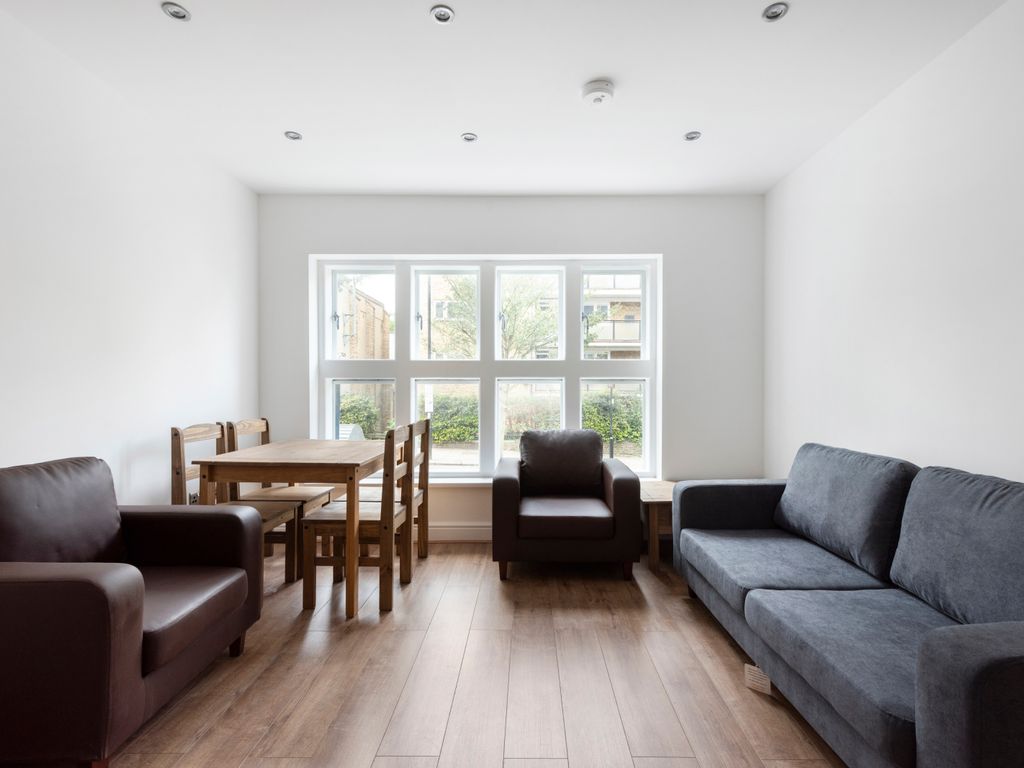 2 bed flat for sale in Blackstock Road, London N5, £525,000