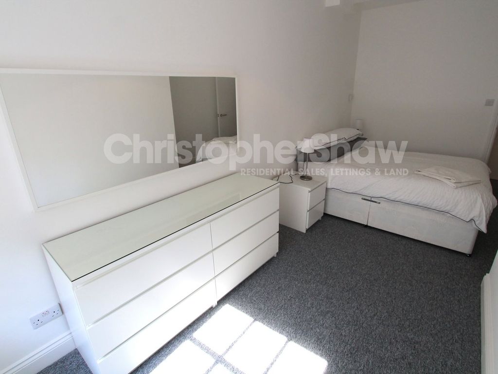 1 bed flat to rent in Richmond Hill, Bournemouth BH2, £1,100 pcm