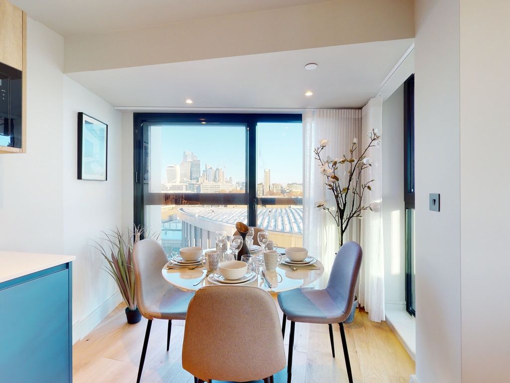 2 bed flat to rent in Tower Bridge Road, London Bridge SE1, £5,500 pcm