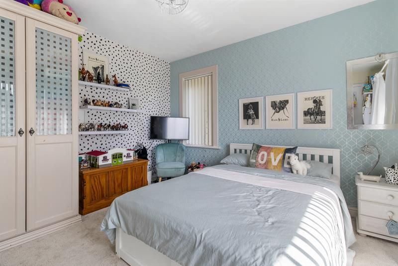 4 bed detached house to rent in Hillcroft, Bank Crescent, Ledbury, Herefordshire HR8, £2,200 pcm