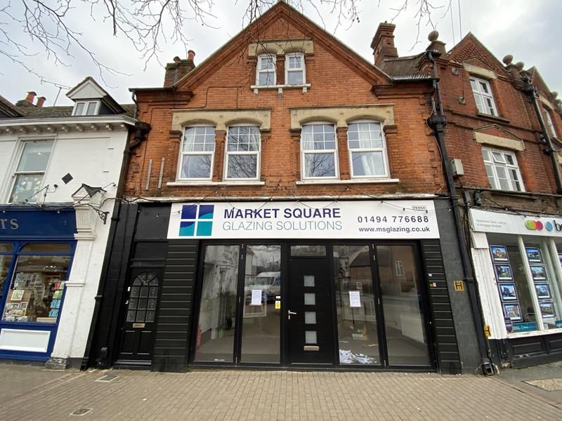 Retail premises to let in Market Square, Chesham, Bucks HP5, £18,750 pa
