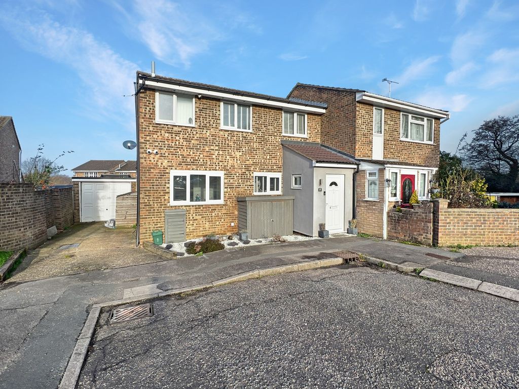 3 bed semi-detached house for sale in Bedford Close, Braintree CM7, £339,995