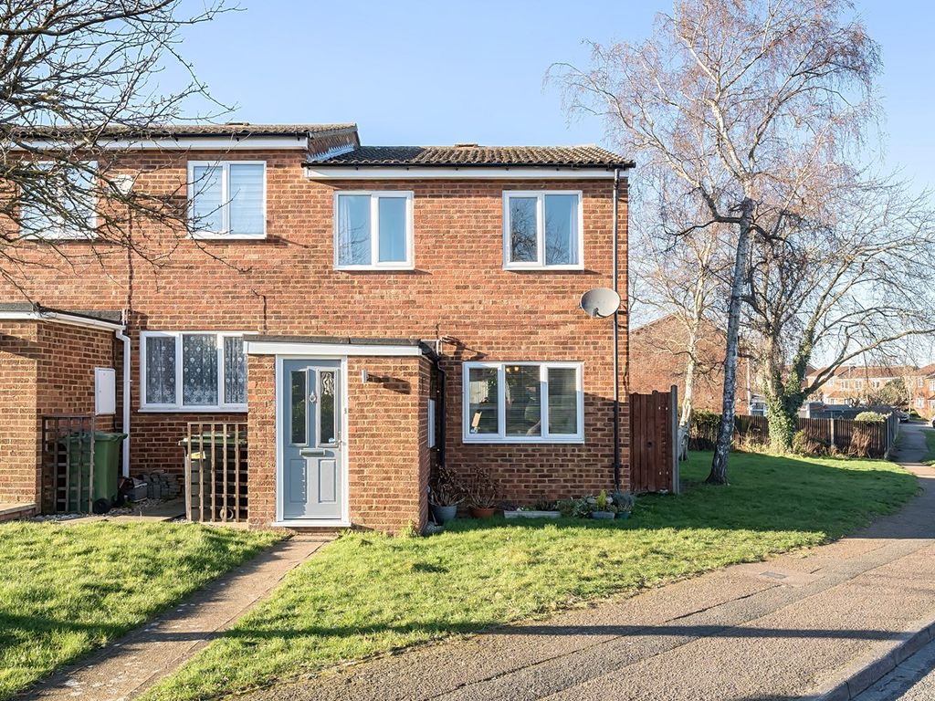 3 bed end terrace house for sale in Eagle Drive, Flitwick MK45, £325,000