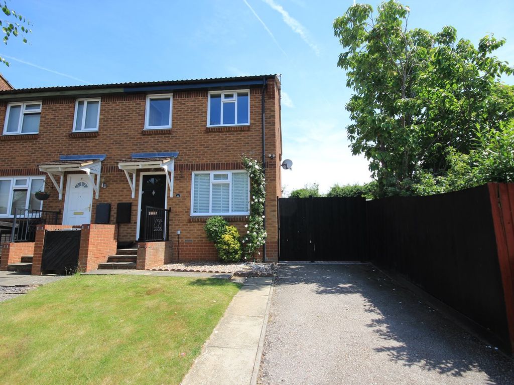 3 bed semi-detached house to rent in Lipscomb Drive, Flitwick MK45, £1,350 pcm