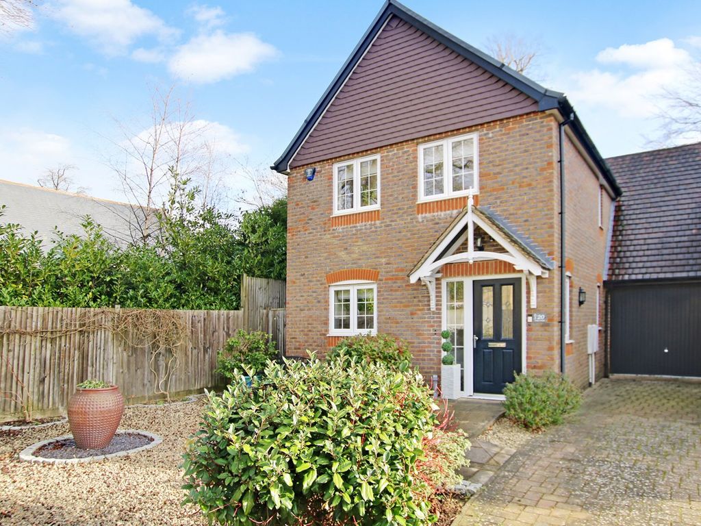 3 bed detached house for sale in Glebelands, Crawley Down, Crawley RH10, £525,000