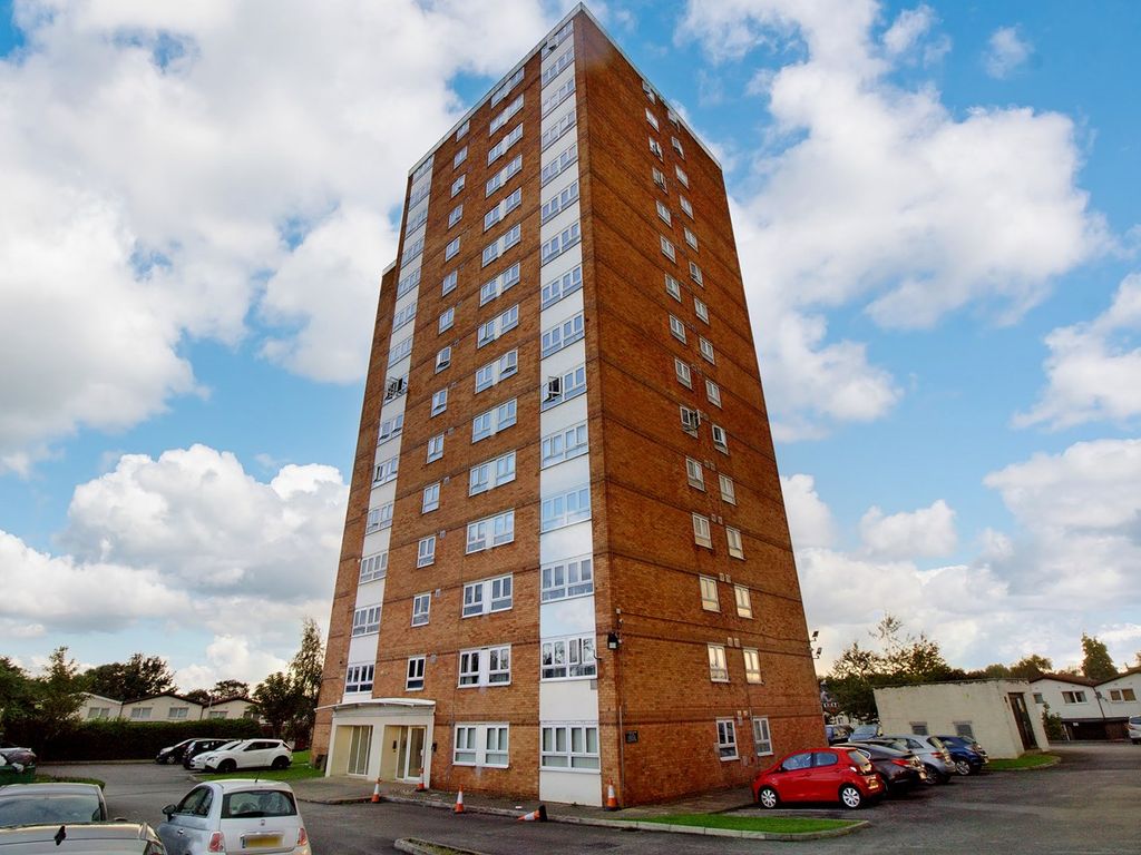 2 bed flat for sale in Highclere Avenue, Salford M7, £90,000