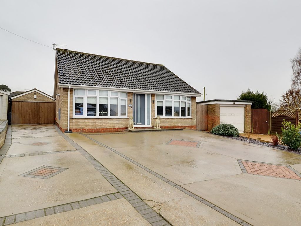 2 bed bungalow for sale in Windsor Drive, Caistor LN7, £280,000