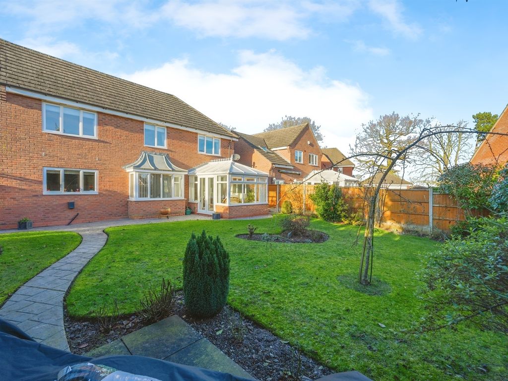 4 bed detached house for sale in Cheshire Close, Burntwood WS7, £575,000