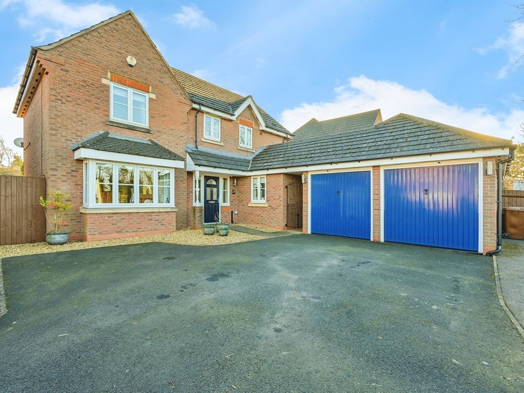 4 bed detached house for sale in Cheshire Close, Burntwood WS7, £575,000