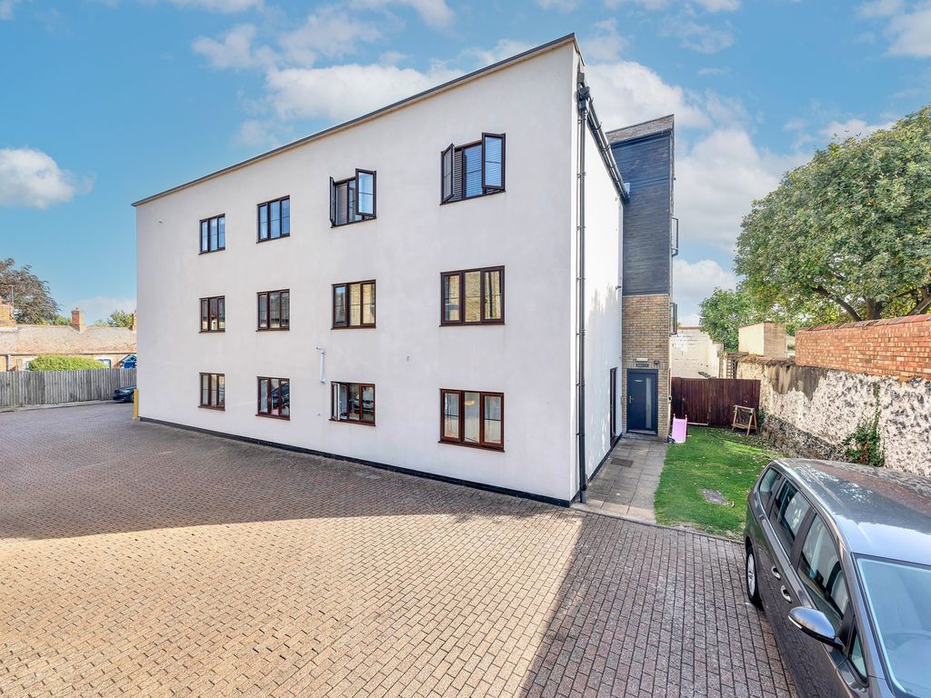 1 bed flat for sale in Kneesworth Street, Rivermill Court SG8, £200,000