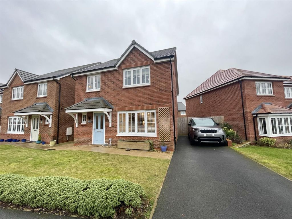 4 bed detached house for sale in Foxglove Avenue, Sandbach CW11, £385,000