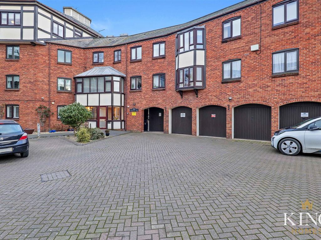 1 bed flat for sale in Warwick Road, Stratford-Upon-Avon CV37, £100,000