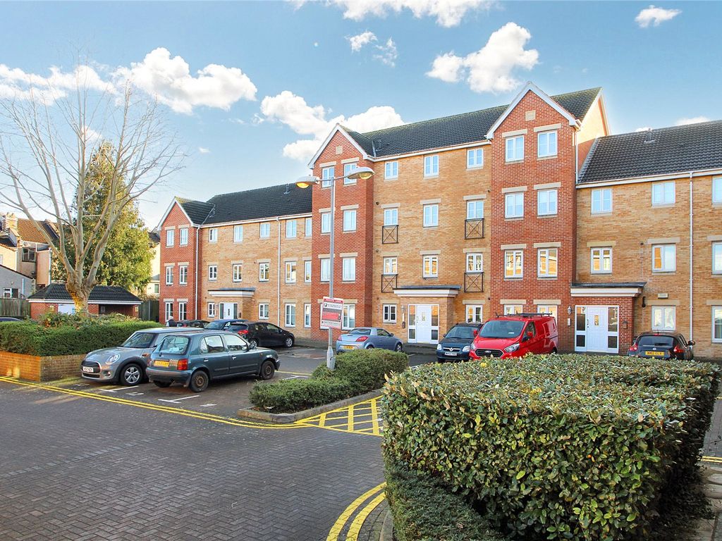 2 bed flat for sale in Hedgers Close, Ashton BS3, £250,000