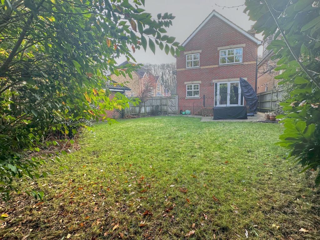 4 bed detached house for sale in Goodwood Close, Clophill, Bedford MK45, £600,000