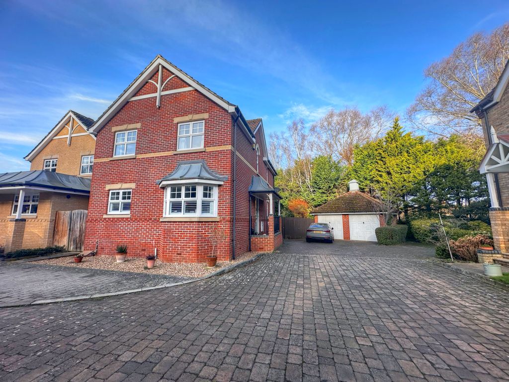 4 bed detached house for sale in Goodwood Close, Clophill, Bedford MK45, £600,000