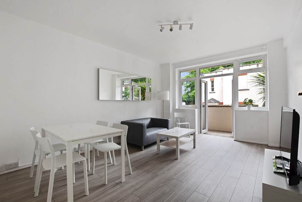 1 bed flat for sale in Maida Vale, London W9, £349,950