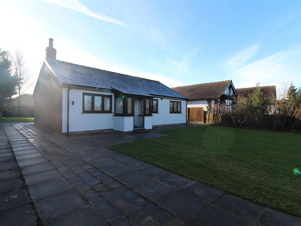 3 bed detached bungalow to rent in Moss Side, Formby, Liverpool L37, £1,495 pcm
