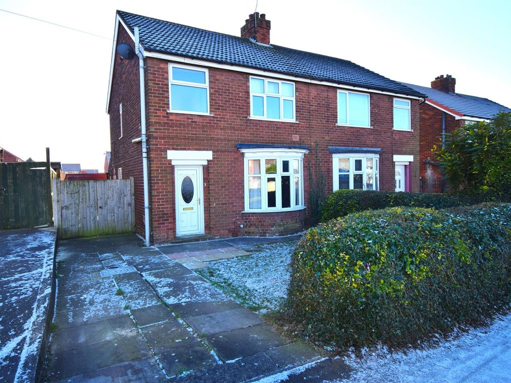 3 bed semi-detached house to rent in Burringham Road, Scunthorpe DN17, £700 pcm