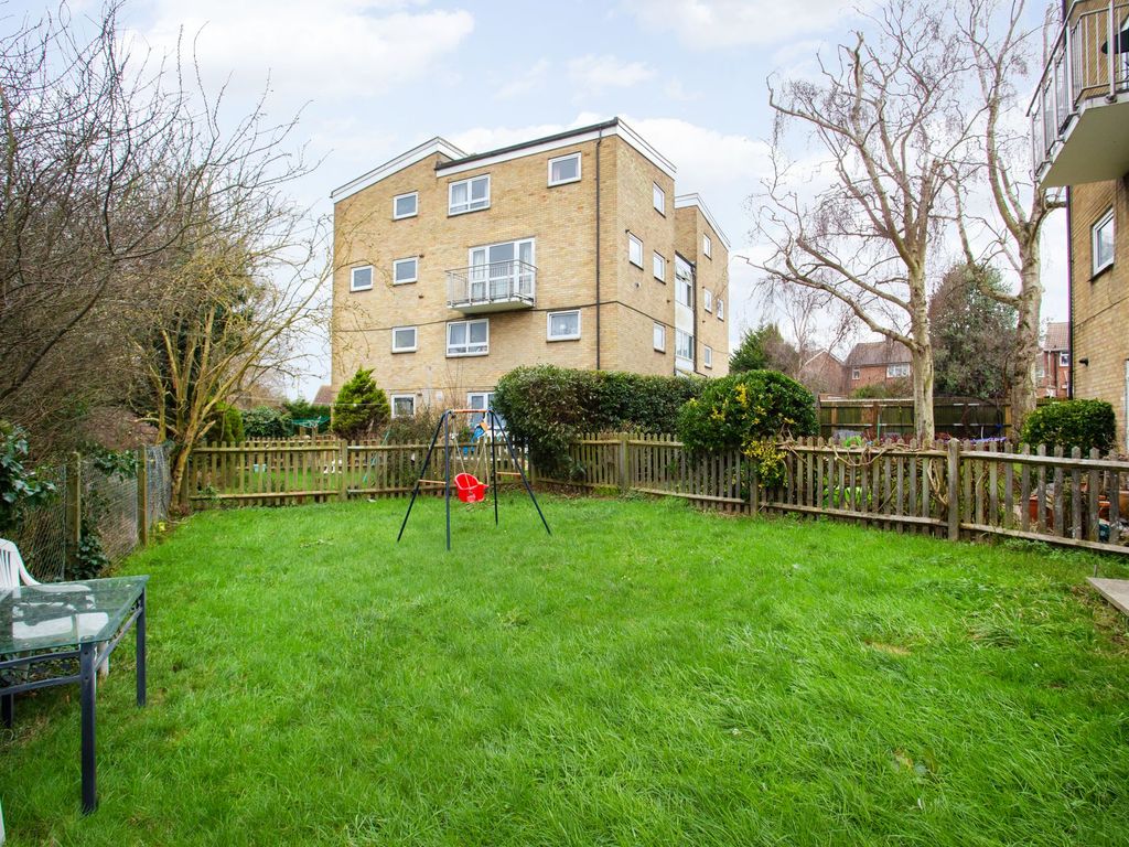 2 bed flat for sale in City View, Canterbury CT2, £200,000