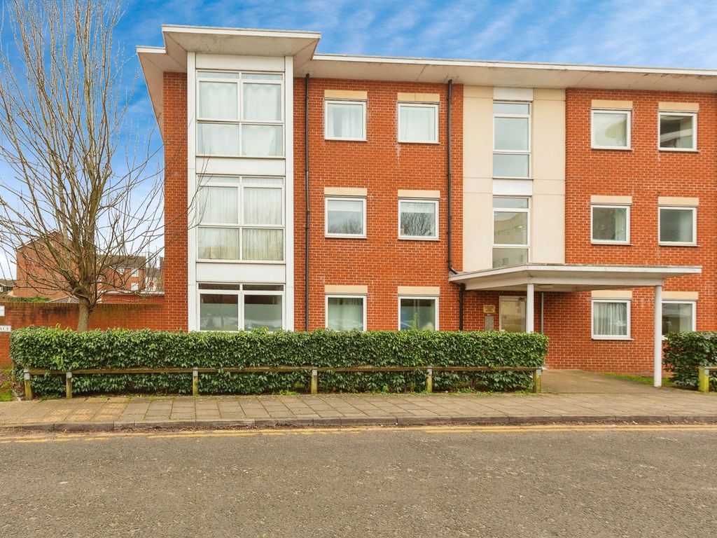 1 bed flat for sale in Kerr Place, Aylesbury HP21, £102,000
