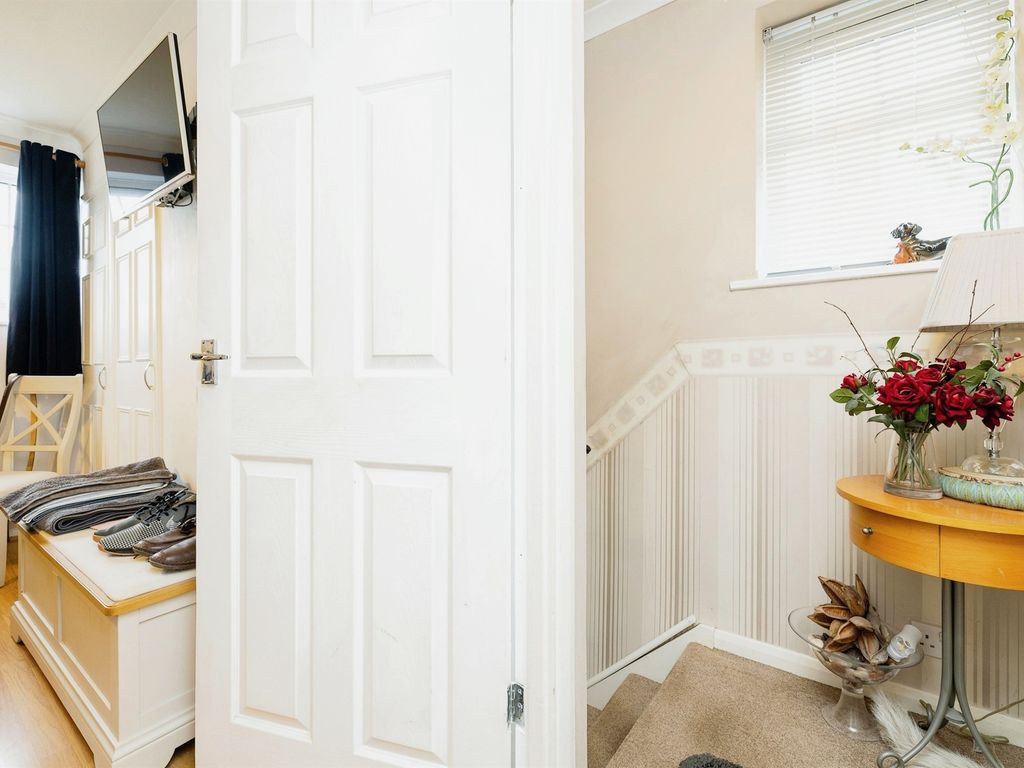 2 bed end terrace house for sale in Ashgrove, Steeple Claydon, Buckingham MK18, £279,950