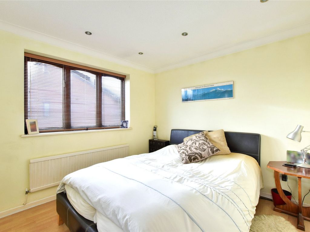 1 bed maisonette for sale in Church Lane, Kings Langley WD4, £200,000