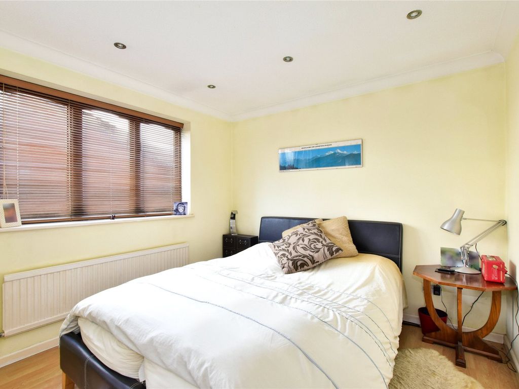 1 bed maisonette for sale in Church Lane, Kings Langley WD4, £200,000