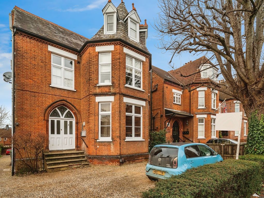 2 bed maisonette for sale in Beaconsfield Road, St.Albans AL1, £550,000