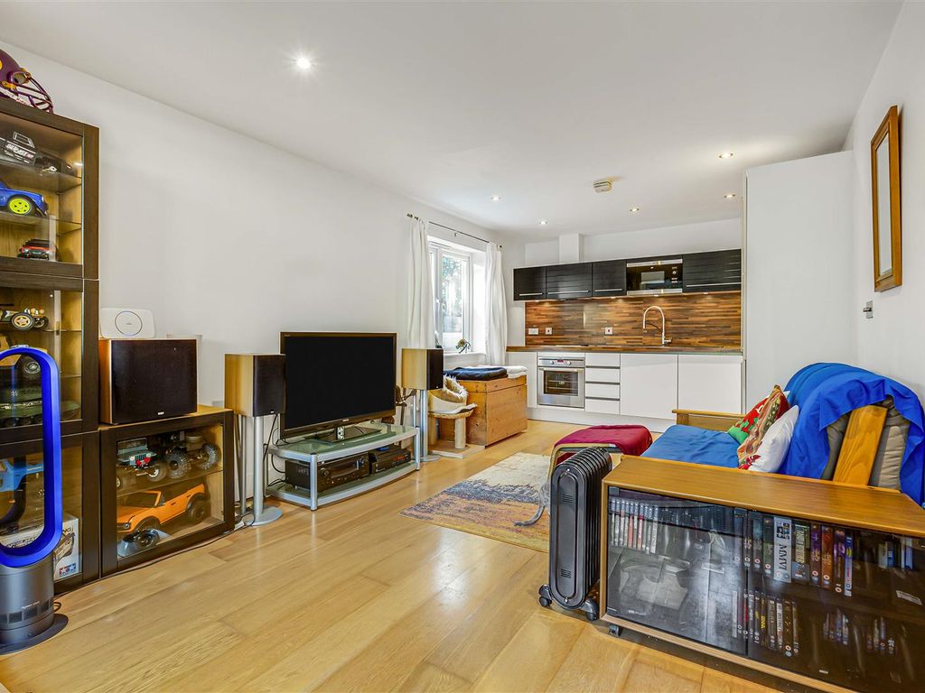 1 bed property for sale in The Downs, London SW20, £545,000