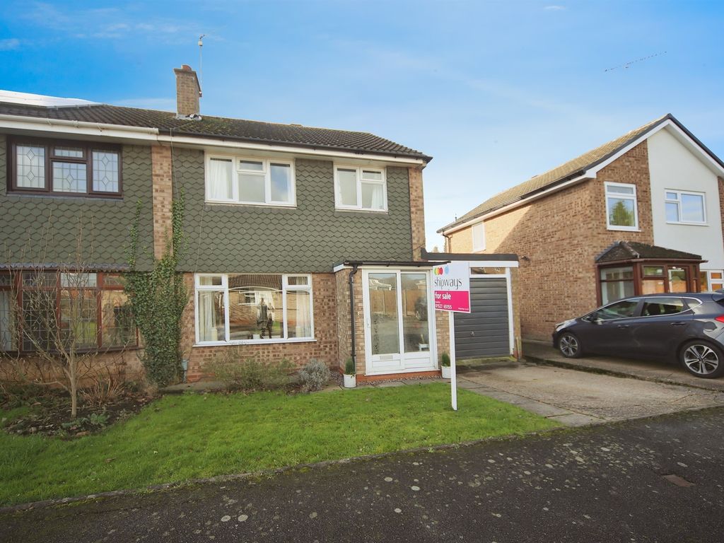 3 bed semi-detached house for sale in Cosford Close, Redditch B98, £260,000