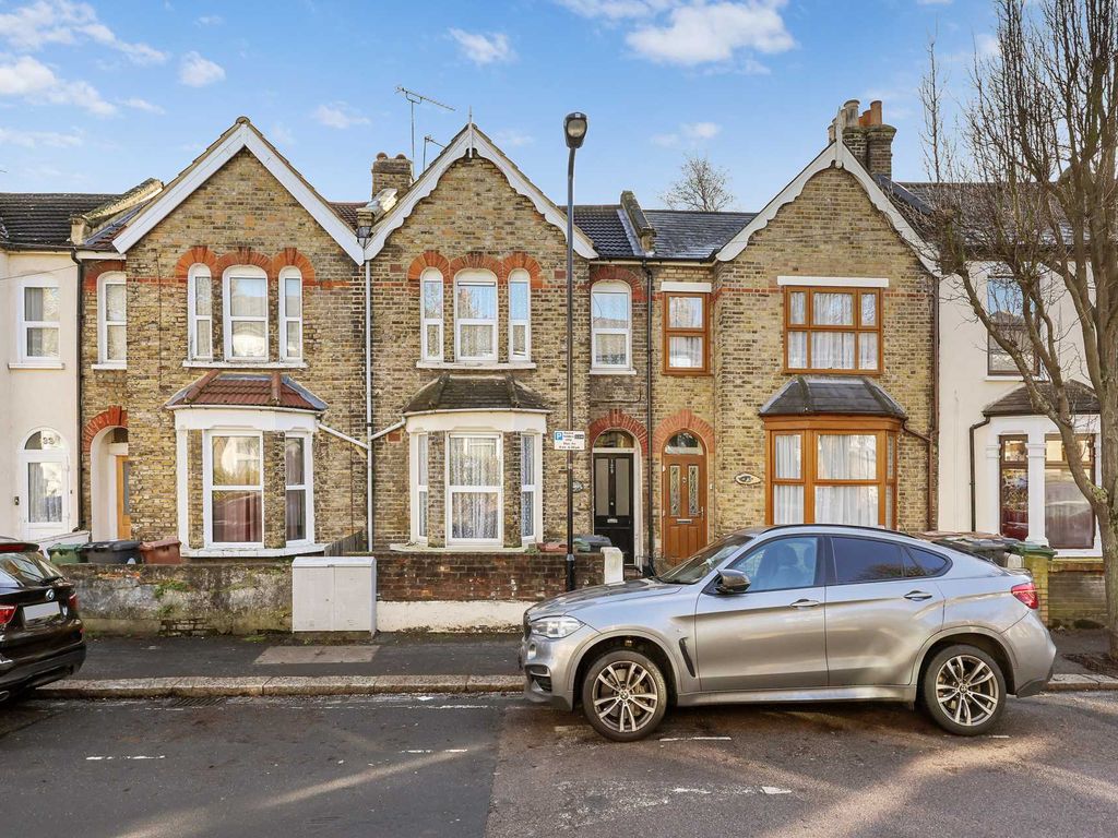 3 bed property for sale in Huxley Road, Leyton E10, £625,000