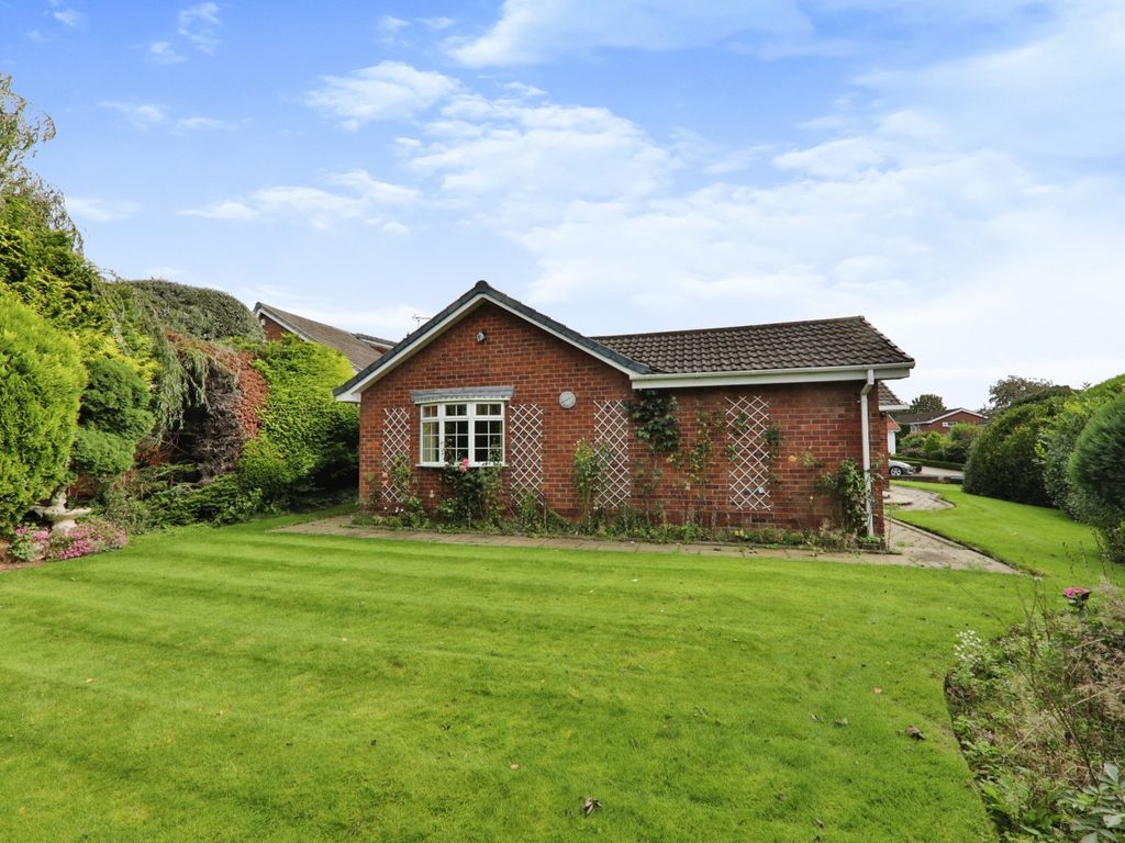 3 bed detached bungalow for sale in Parklands Drive, North Ferriby HU14, £370,000