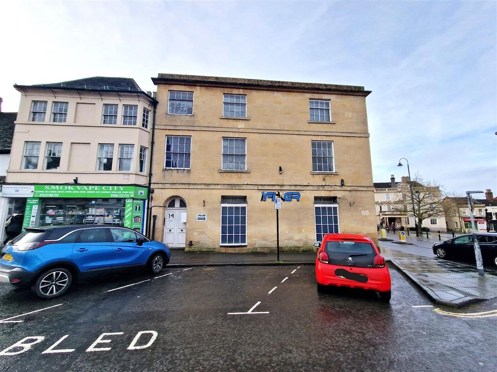 1 bed flat for sale in Market Place, Chippenham SN15, £120,000