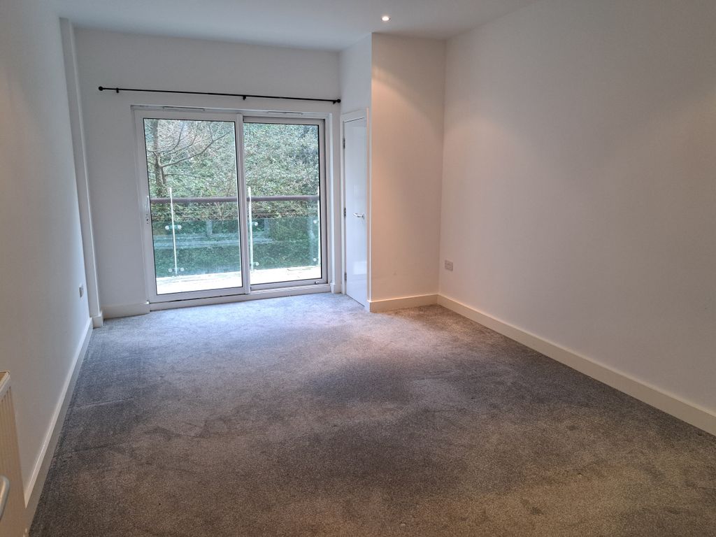 2 bed flat to rent in Ayton Drive, Portland DT5, £950 pcm