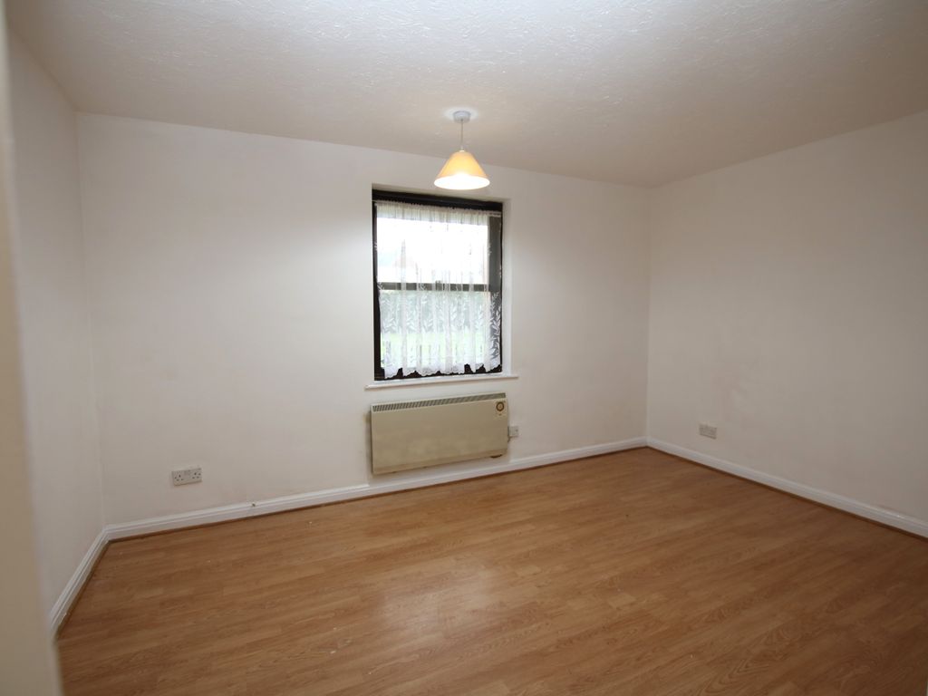 1 bed flat for sale in Chelmsford Road, Dunmow CM6, £165,000