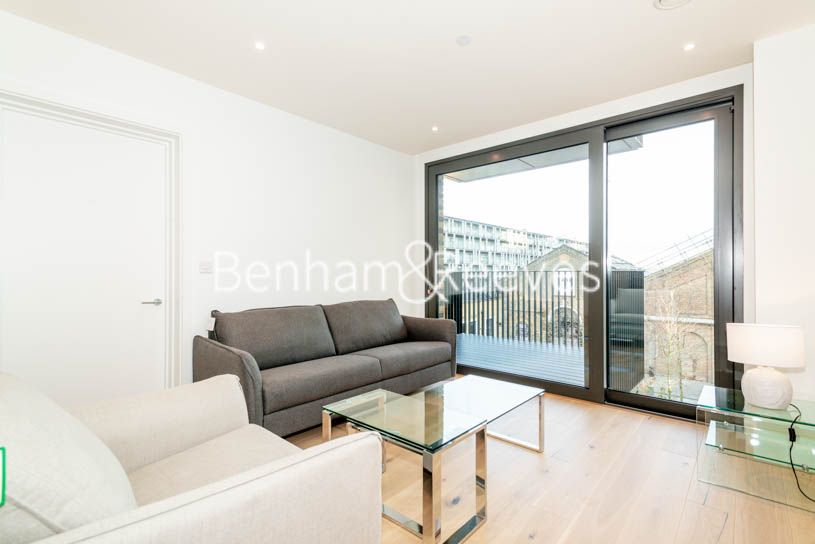 2 bed flat to rent in Major Draper Street, Woolwich SE18, £2,400 pcm