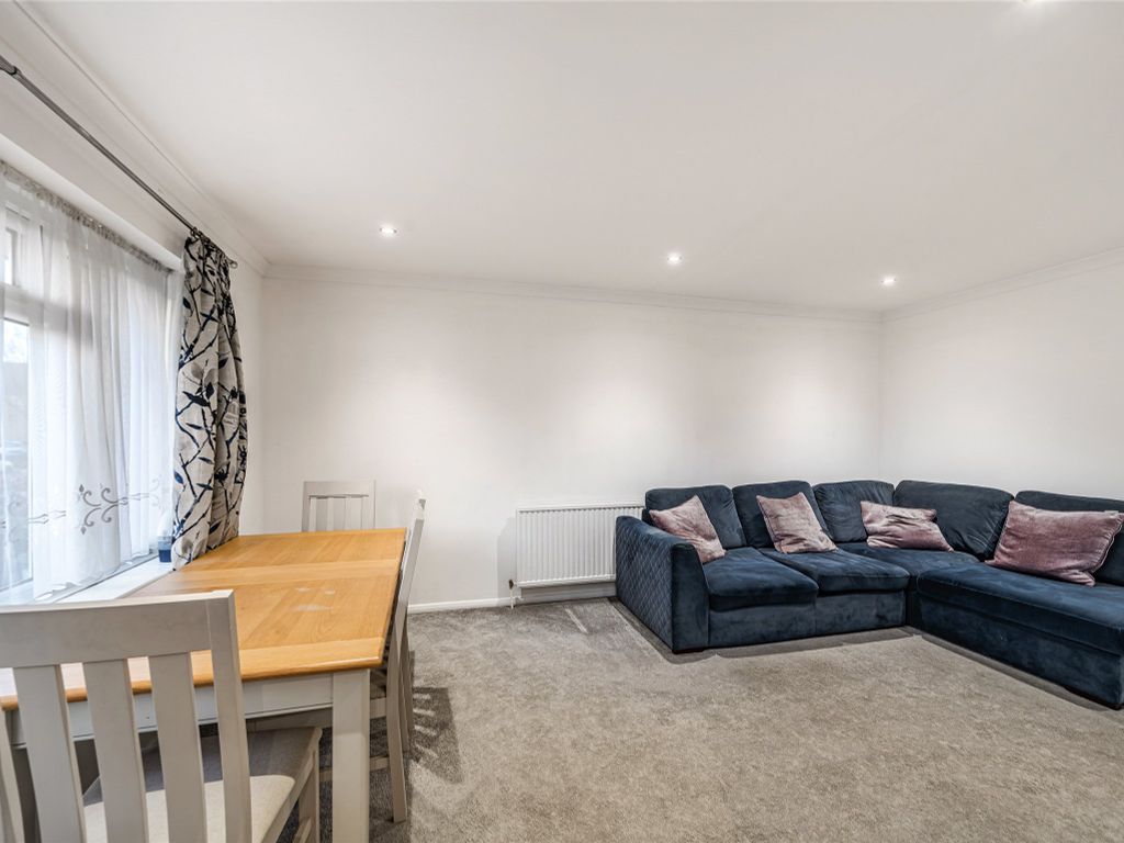 2 bed flat for sale in Lyonsdown Road, New Barnet, Barnet EN5, £380,000