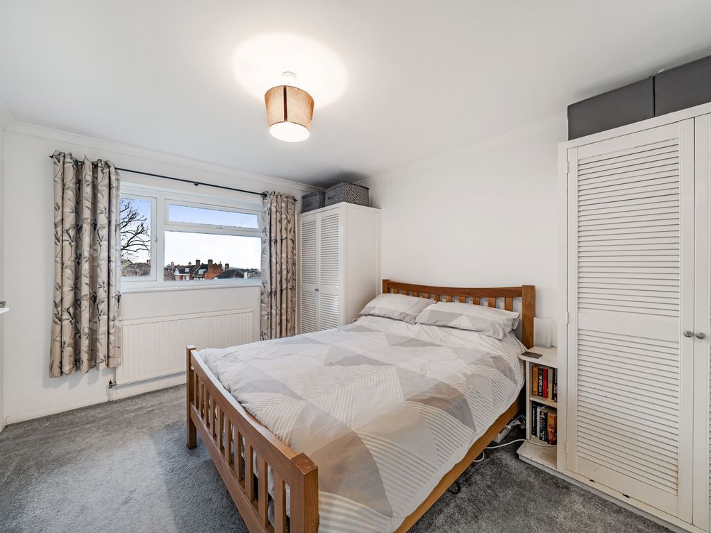 2 bed flat for sale in Lyonsdown Road, New Barnet, Barnet EN5, £380,000