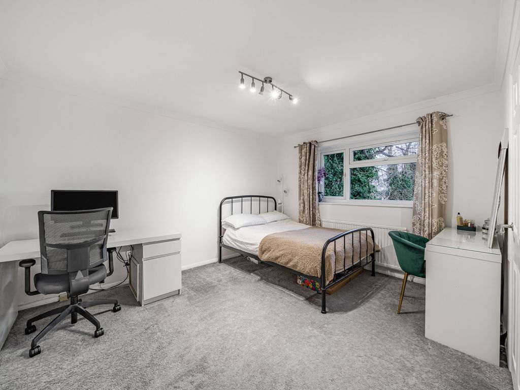 2 bed flat for sale in Lyonsdown Road, New Barnet, Barnet EN5, £380,000