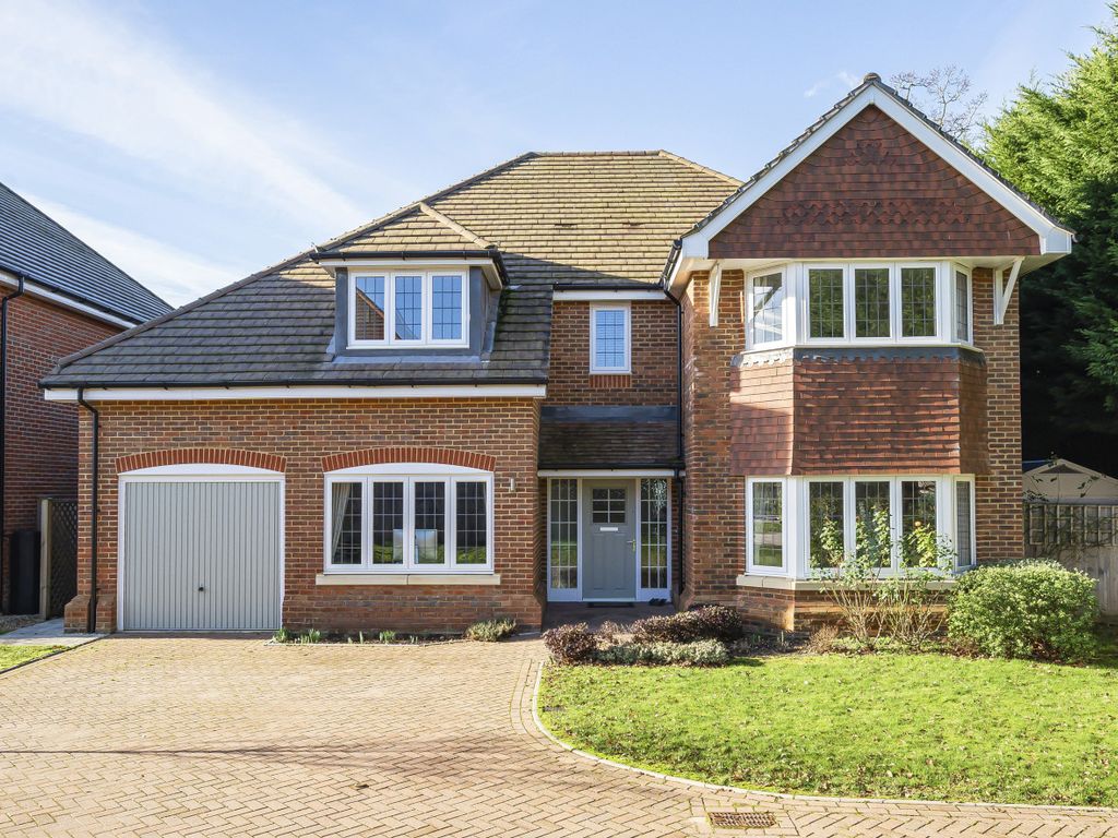 5 bed detached house for sale in Nursery Green, Loxwood, Billingshurst, West Sussex RH14, £985,000