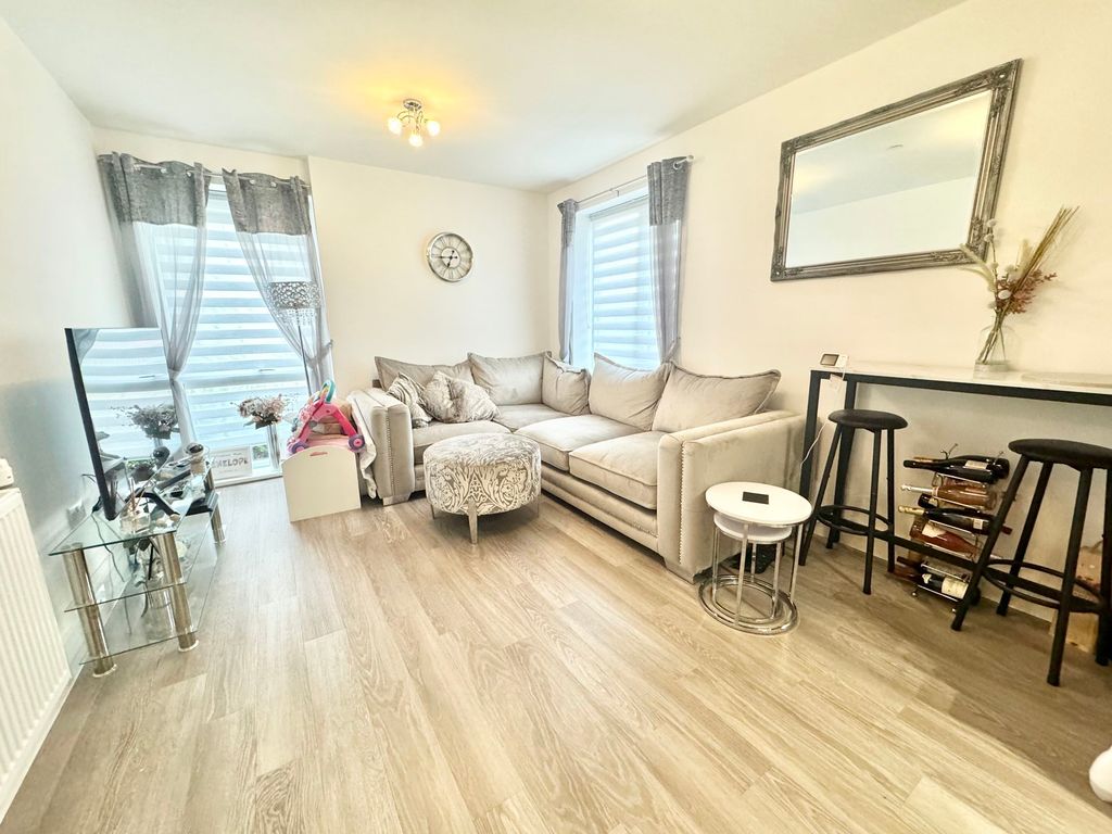 1 bed flat for sale in Windstar Drive, South Ockendon RM15, £185,000