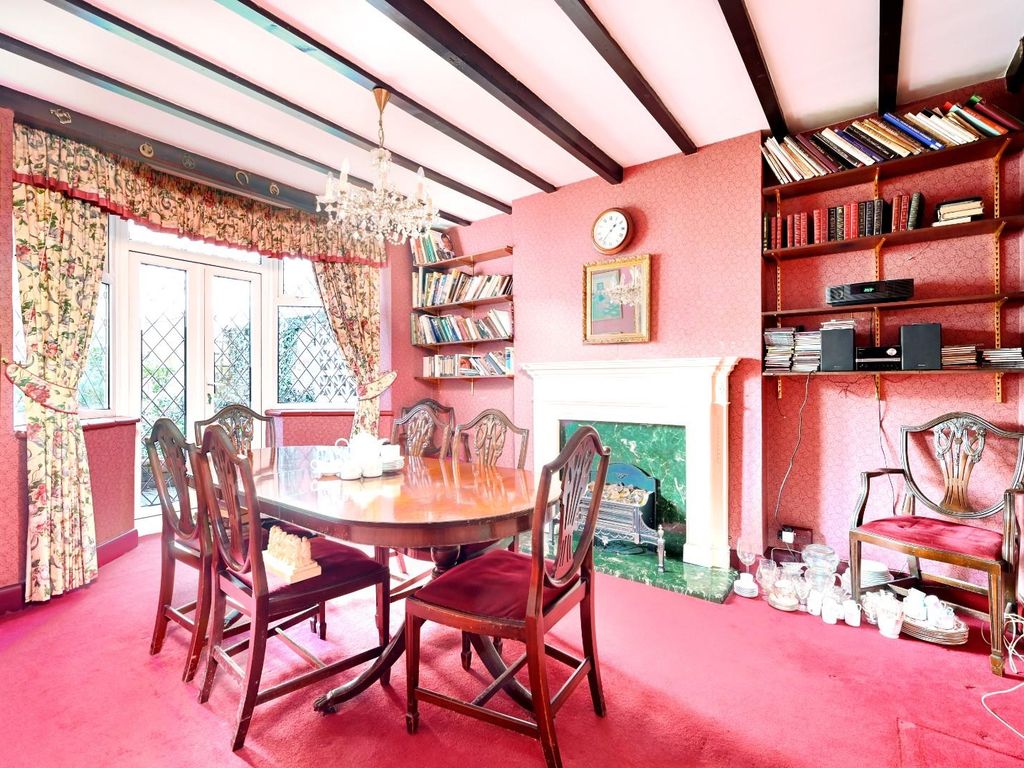 3 bed property for sale in Old Shoreham Road, Hove BN3, £550,000