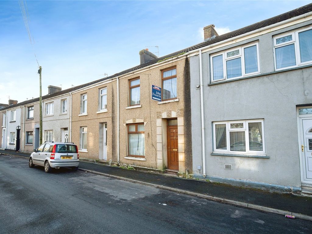 3 bed terraced house for sale in High Street, Llanelli, Carmarthenshire SA15, £55,000