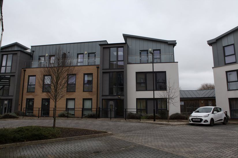 2 bed flat for sale in Russet House, Gardeners Close, Bicester OX26, £142,500