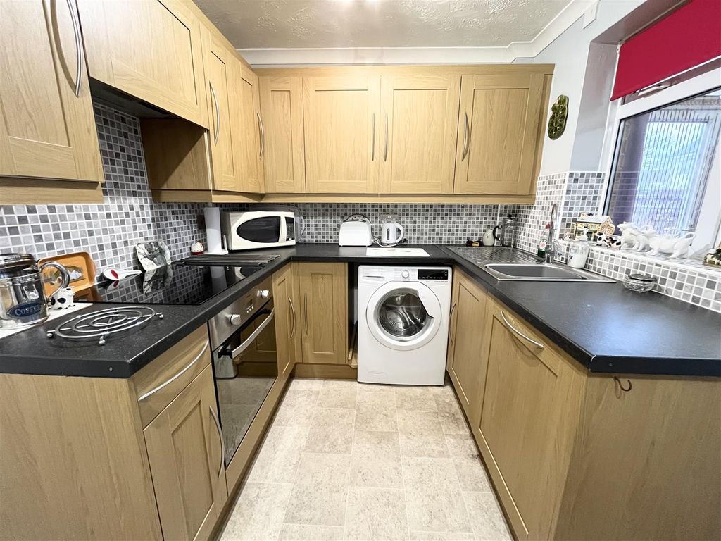 2 bed semi-detached house for sale in Bayswater Drive, Glen Parva, Leicester LE2, £220,000