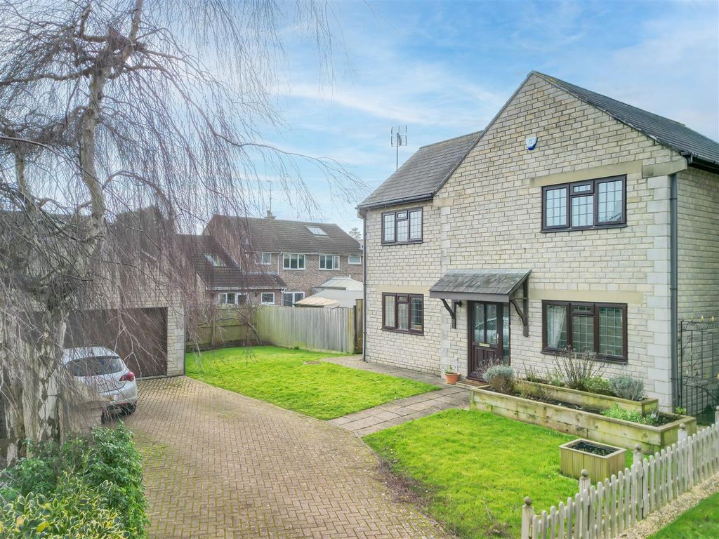 4 bed detached house for sale in Bagworth Drive, Longwell Green, Bristol BS30, £550,000