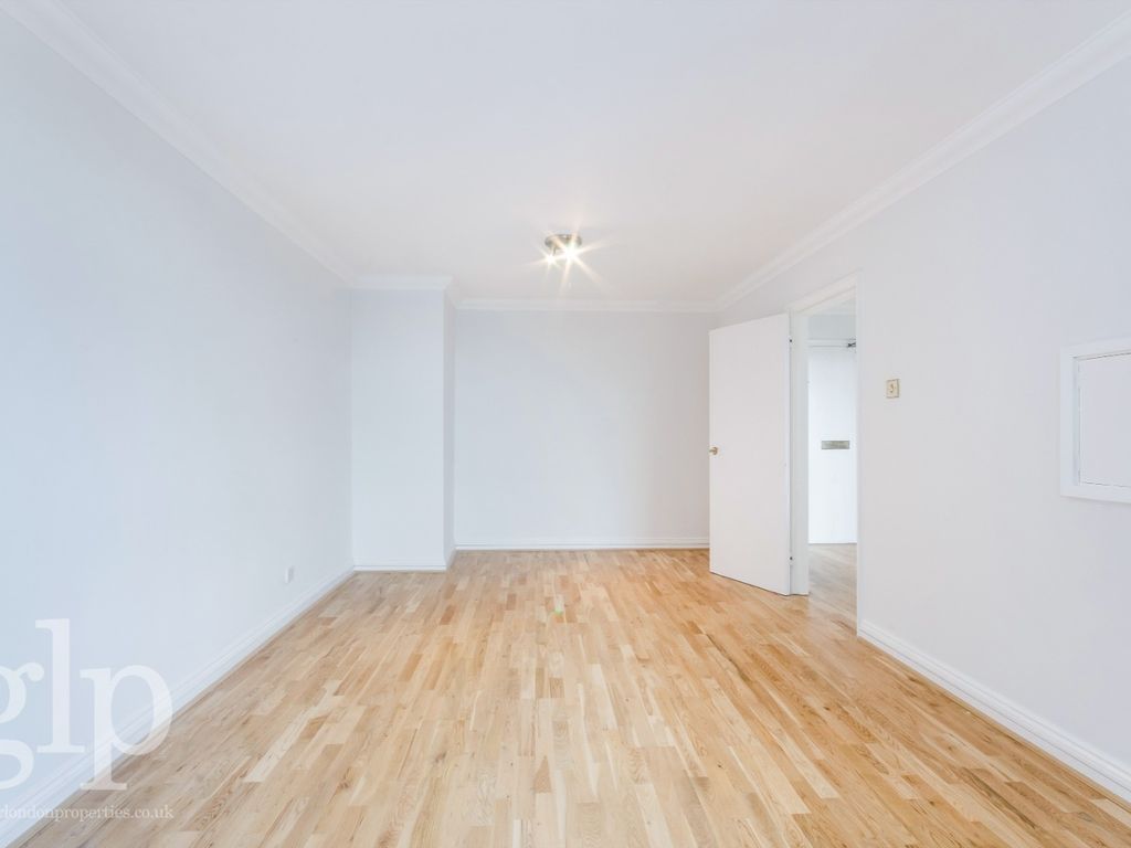 1 bed flat to rent in Marshall Street, Soho W1F, £2,492 pcm