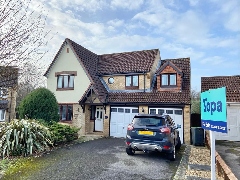 5 bed detached house for sale in Thorne Close, Verwood BH31, £575,000